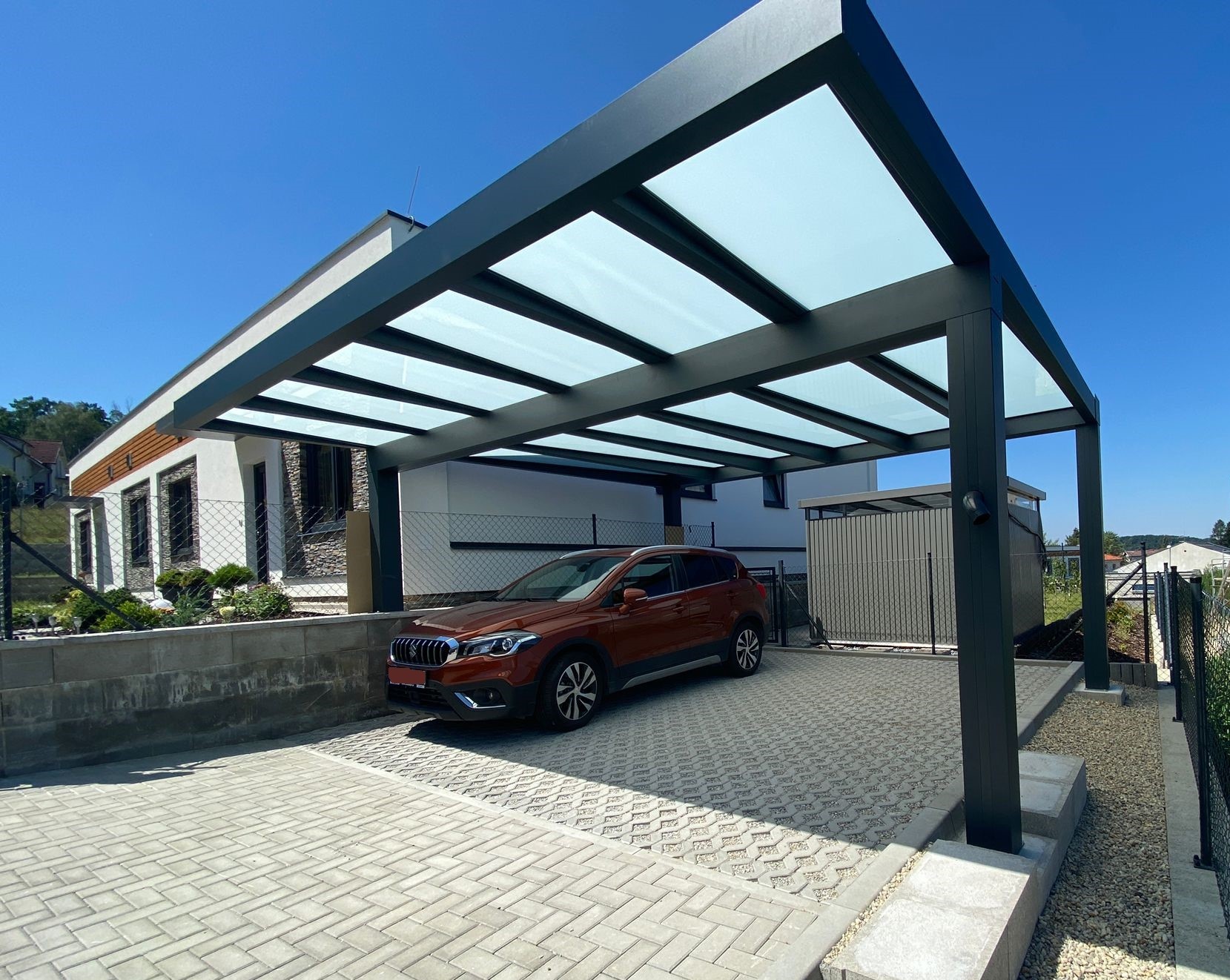 PERGOLY A PŘÍSTŘEŠKY NA AUTA