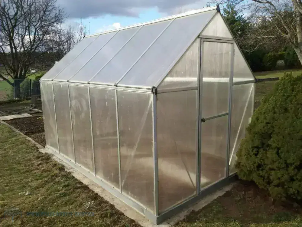 POLYKARBONÁTOVÁ DESKA KOMOROVÁ 4 mm ČIRÁ 1UV (menší formáty na skleníky)