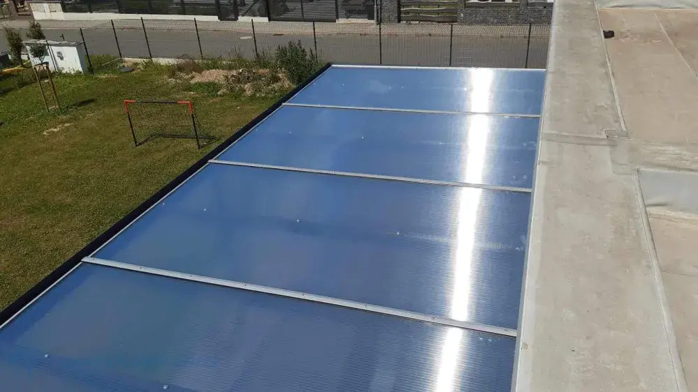 POLYKARBONÁTOVÁ DESKA LEXAN KOMOROVÁ 9 STĚN 16 mm ČIRÁ 2UV