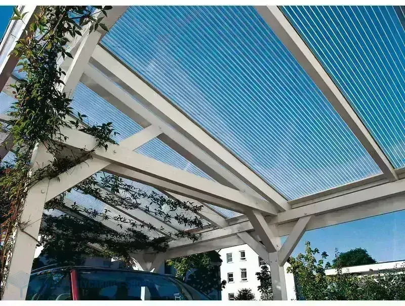 POLYKARBONÁTOVÁ DESKA KOMOROVÁ ODLEHČENÁ 10 mm ČIRÁ 1UV