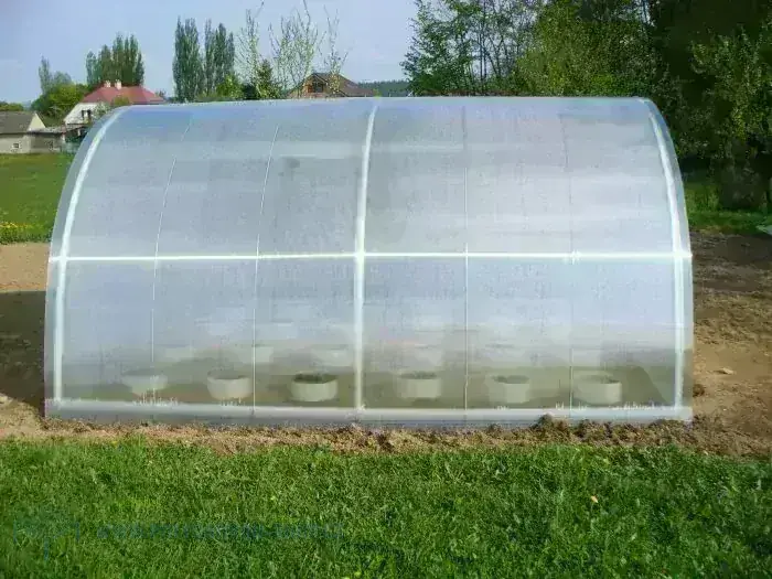 POLYKARBONÁTOVÁ DESKA KOMOROVÁ 6 mm ČIRÁ 1UV