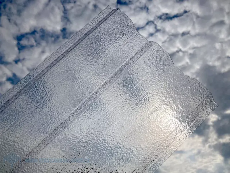 Trapézová polykarbonátová deska 76/18 čirá struktura LightPiù 1 mm