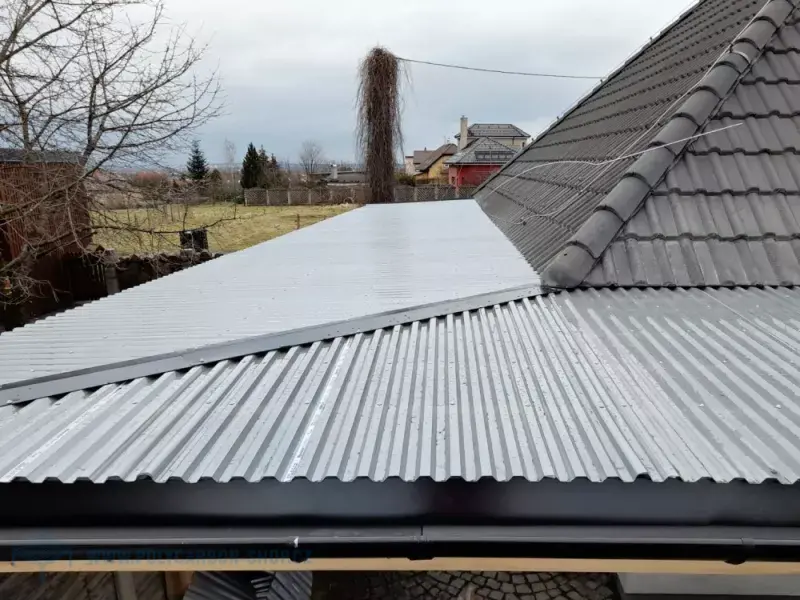 Trapézová polykarbonátová deska 76/18 šedá (teploreflexní) Solar control hladká Suntuf