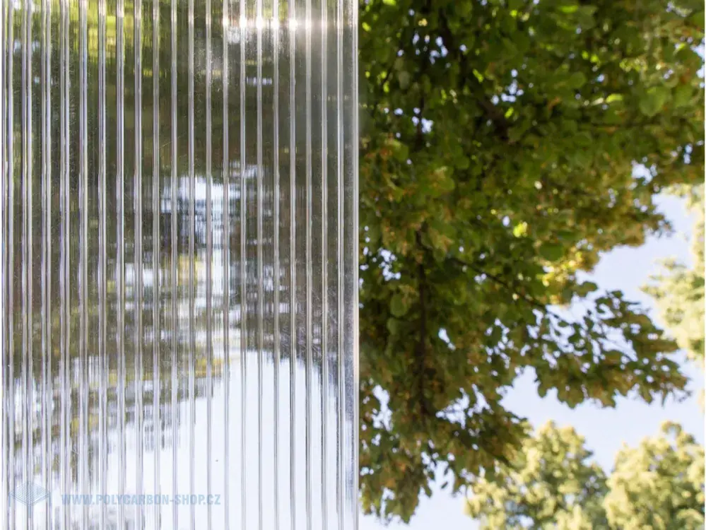 POLYKARBONÁTOVÁ DESKA KOMOROVÁ 6 mm ČIRÁ 1UV