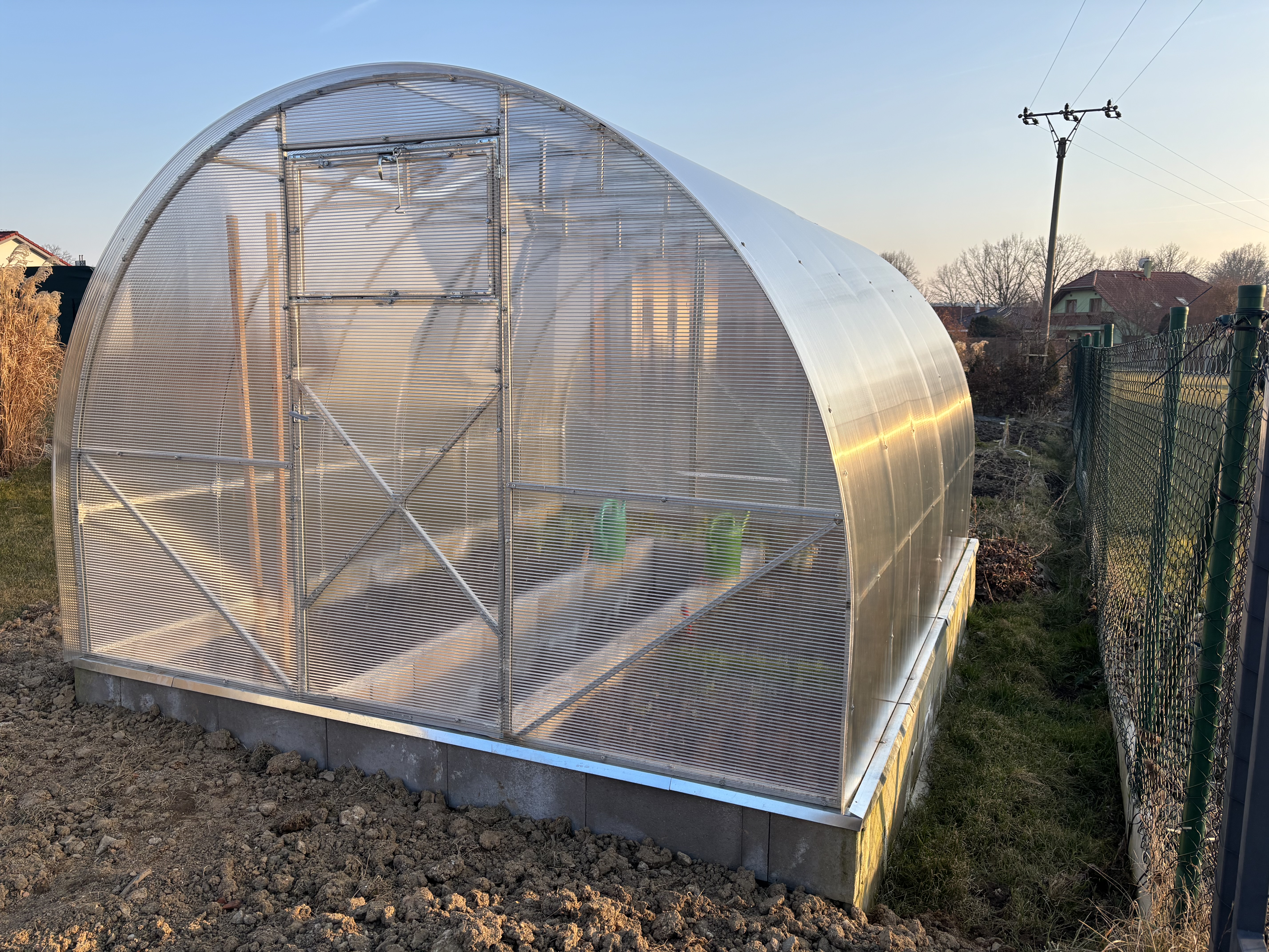 POLYKARBONÁTOVÝ SKLENÍK GrowDome 3x2x2 m (výplň 6,0mm)