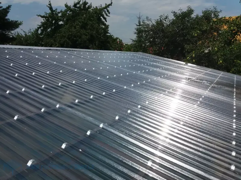 Trapézová polykarbonátová deska 76/18 čirá struktura LightPiù 1 mm