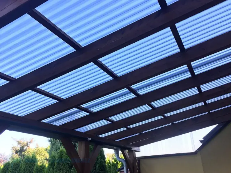 Trapézová polykarbonátová deska 76/18 šedá (teploreflexní) Solar control hladká Suntuf