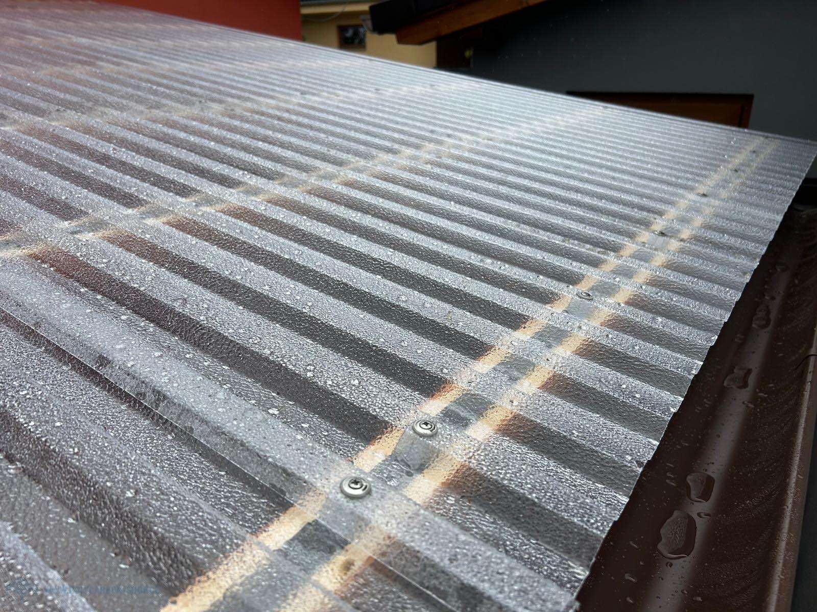 PC TRAPÉZ EMBOSSED STRUKTURA 1,1 mm ČIRÁ 76/18 mm