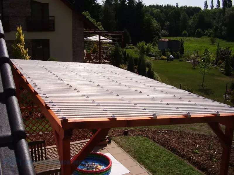 Trapézová polykarbonátová deska 76/18 čirá struktura LightPiù 1 mm