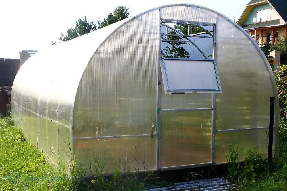 POLYKARBONÁTOVÝ SKLENÍK GrowDome 3x2x4 m (výplň 6,0mm)
